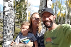 The whole fam-damily